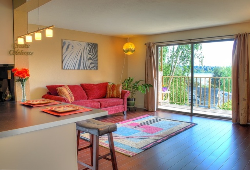Property Photo: 911 N 73rd St 405 WA 98103