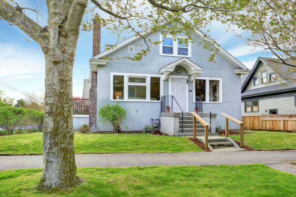 Property Photo: 828 24th Ave WA 98122