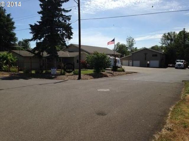 Property Photo: 1240 Alandale Ave OR 97321