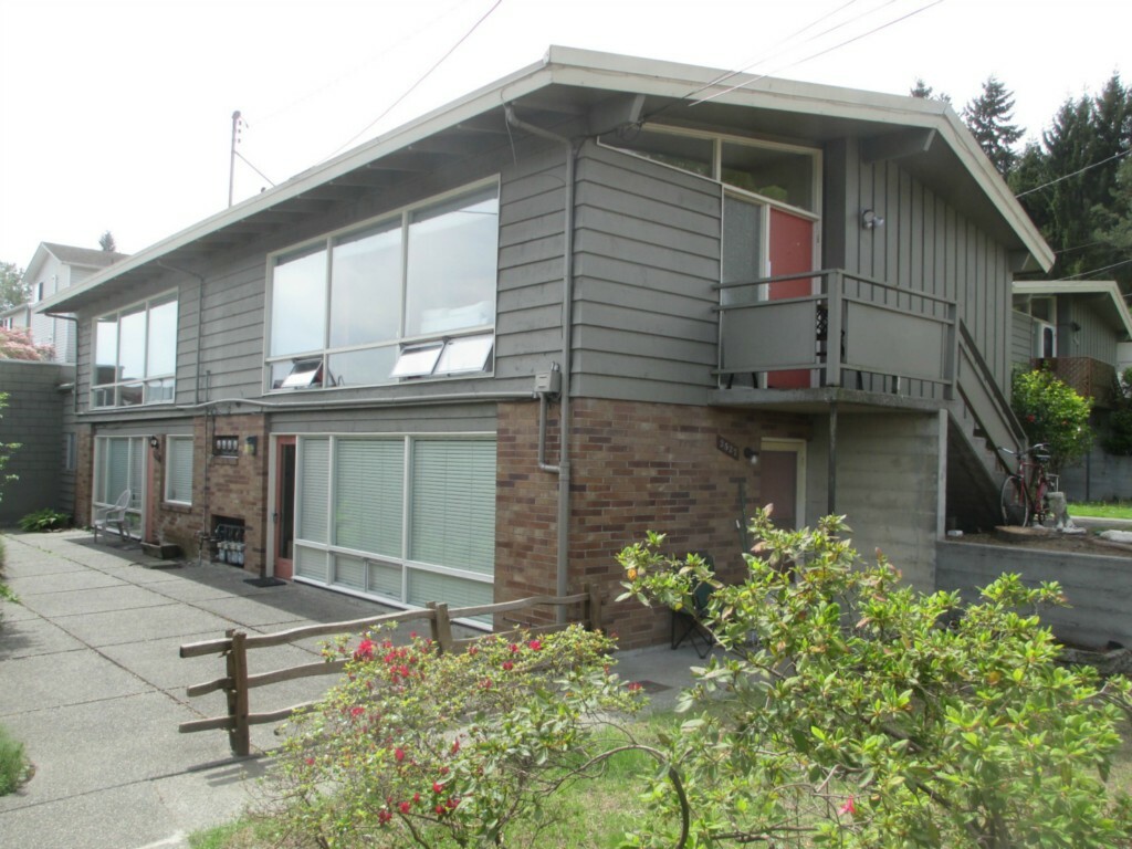 Property Photo:  2521 NE 115th St  WA 98125 