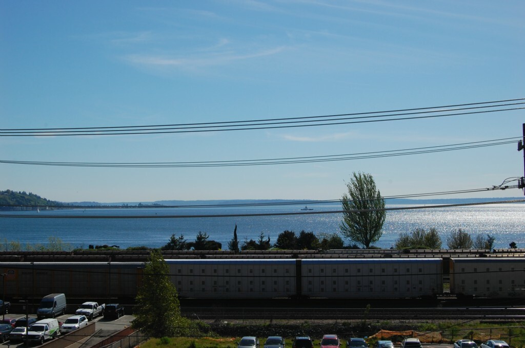 Property Photo: 524 6th Ave W 210 WA 98119