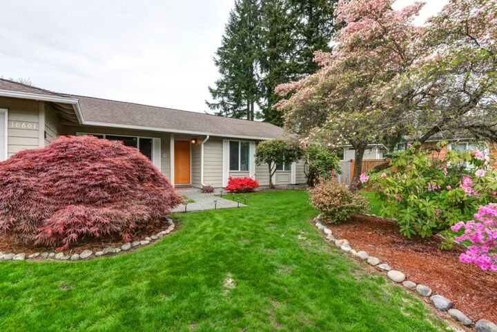 Property Photo: 10601 171st Court NE WA 98052
