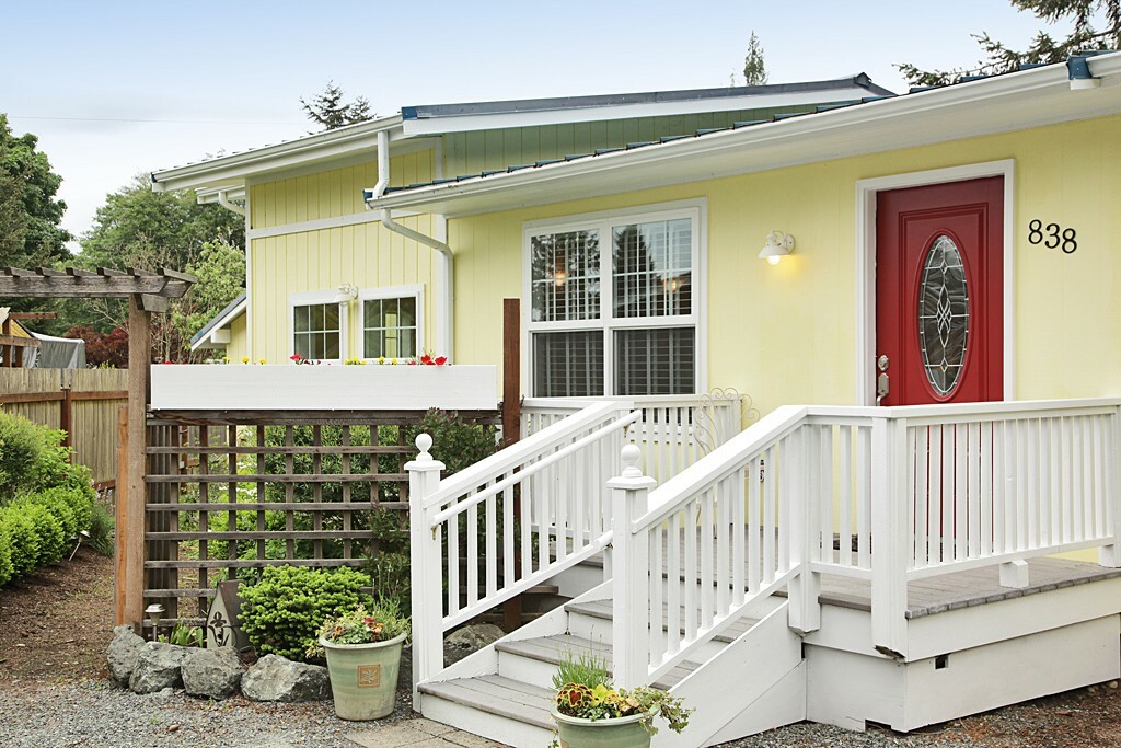 Property Photo:  838 Decker Ave  WA 98260 