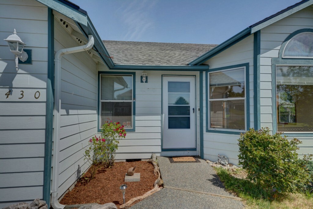 Property Photo:  430 SW Erie Cir  WA 98277 