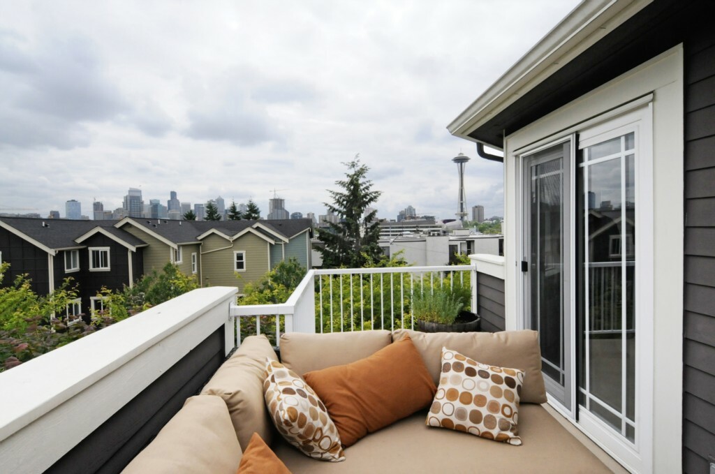 Property Photo:  561 Ward St  WA 98109 