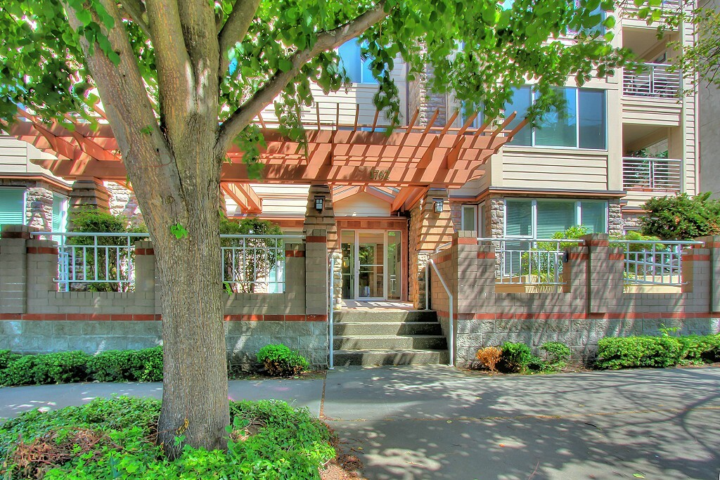 Property Photo:  1762 NW 57th St 404  WA 98107 