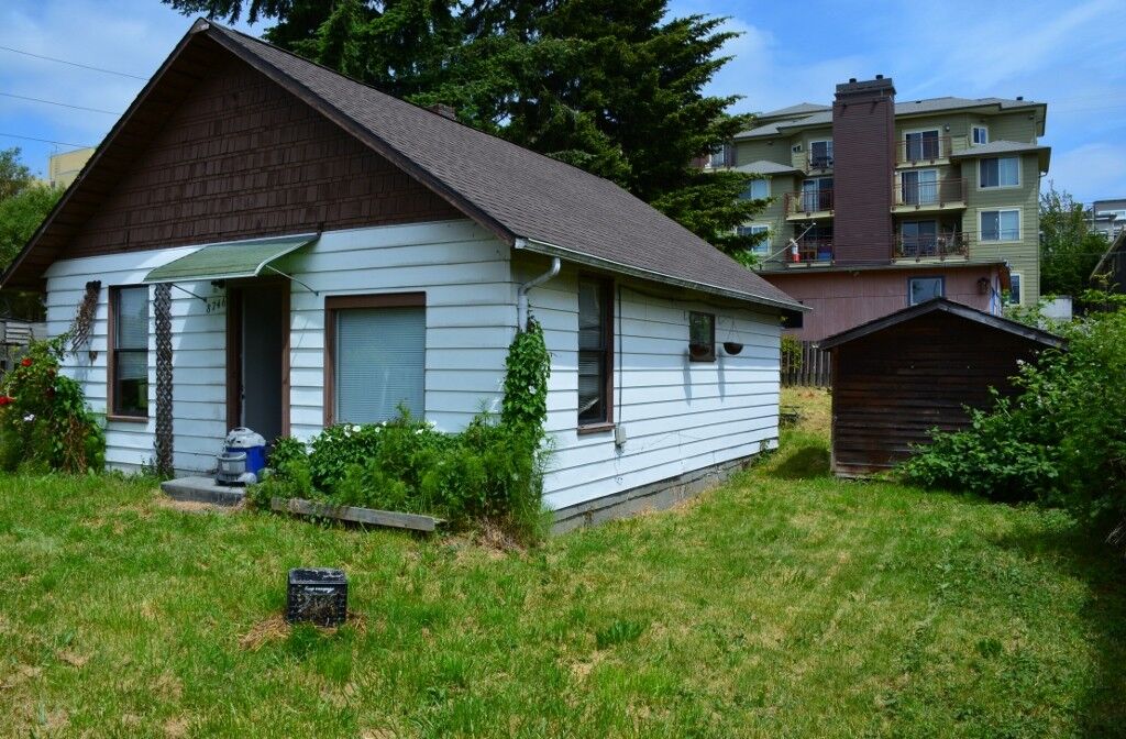 Property Photo:  8746 Palatine Ave N  WA 98103 