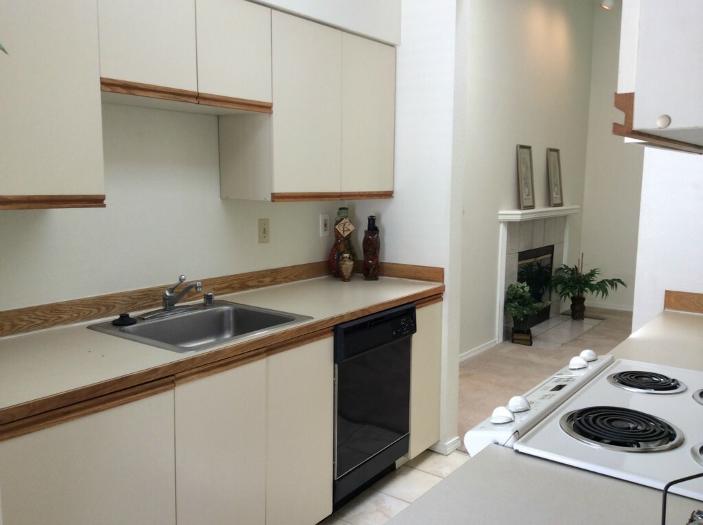 Property Photo: 1830 S 336th St G-202 WA 98003