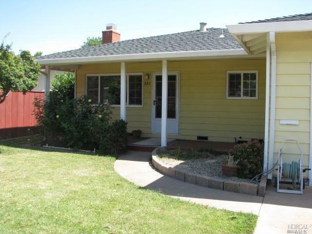 Property Photo: 581 Azalea Way CA 95688