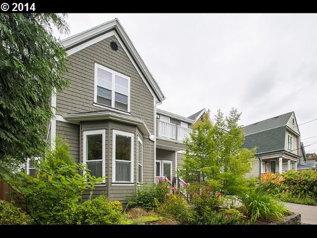 Property Photo:  3131 SE Taylor St  OR 97214 