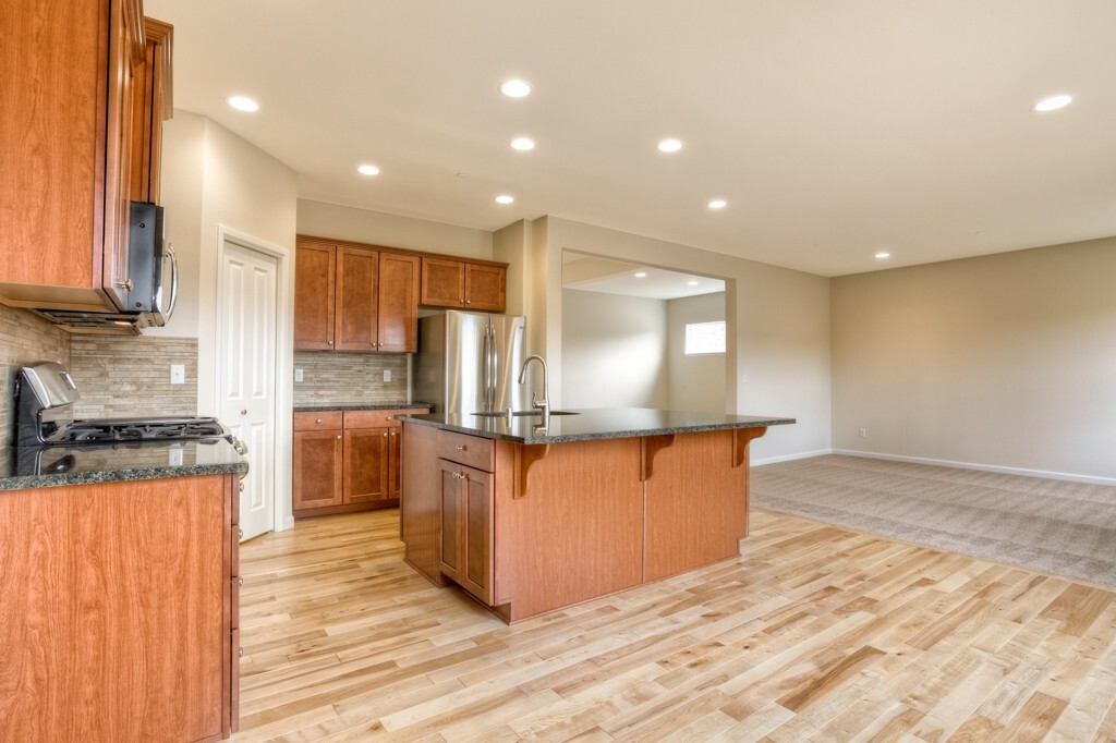 Property Photo:  1701 77th Ave SE 15  WA 98258 