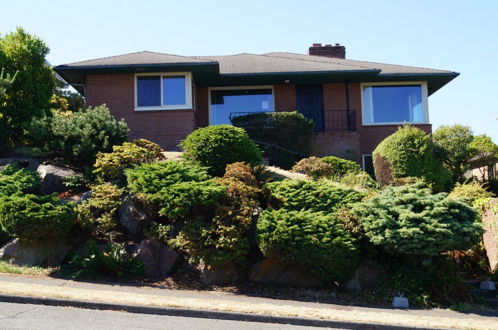 Property Photo:  5639 SW Orleans St  WA 98116 