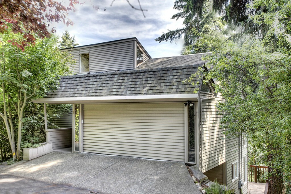 Property Photo: 5009 E Mercer Wy WA 98040
