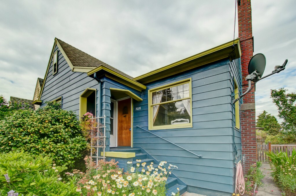 Property Photo: 7036 NW 8th Ave NW WA 98117