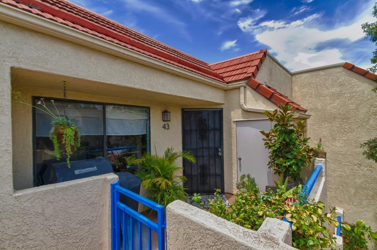 Property Photo: 43 Aruba St CA 92677