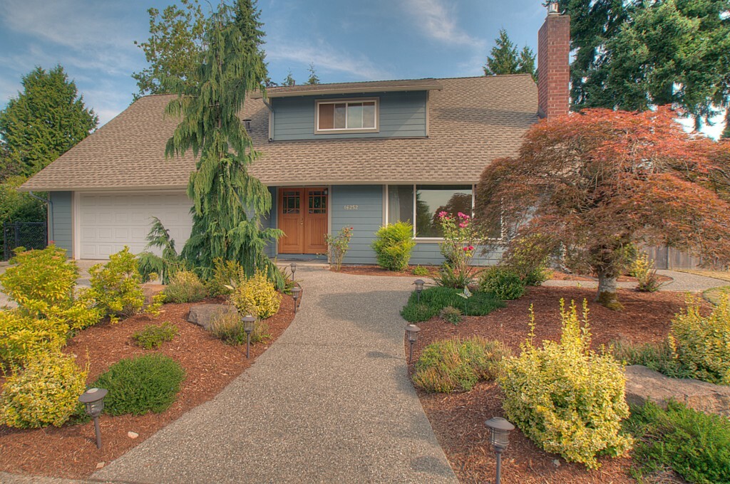 Property Photo:  16252 NE 100th St  WA 98052 