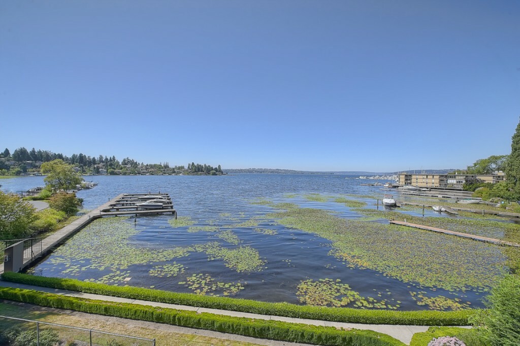 Property Photo:  4437 Lake Washington Blvd NE 302  WA 98033 