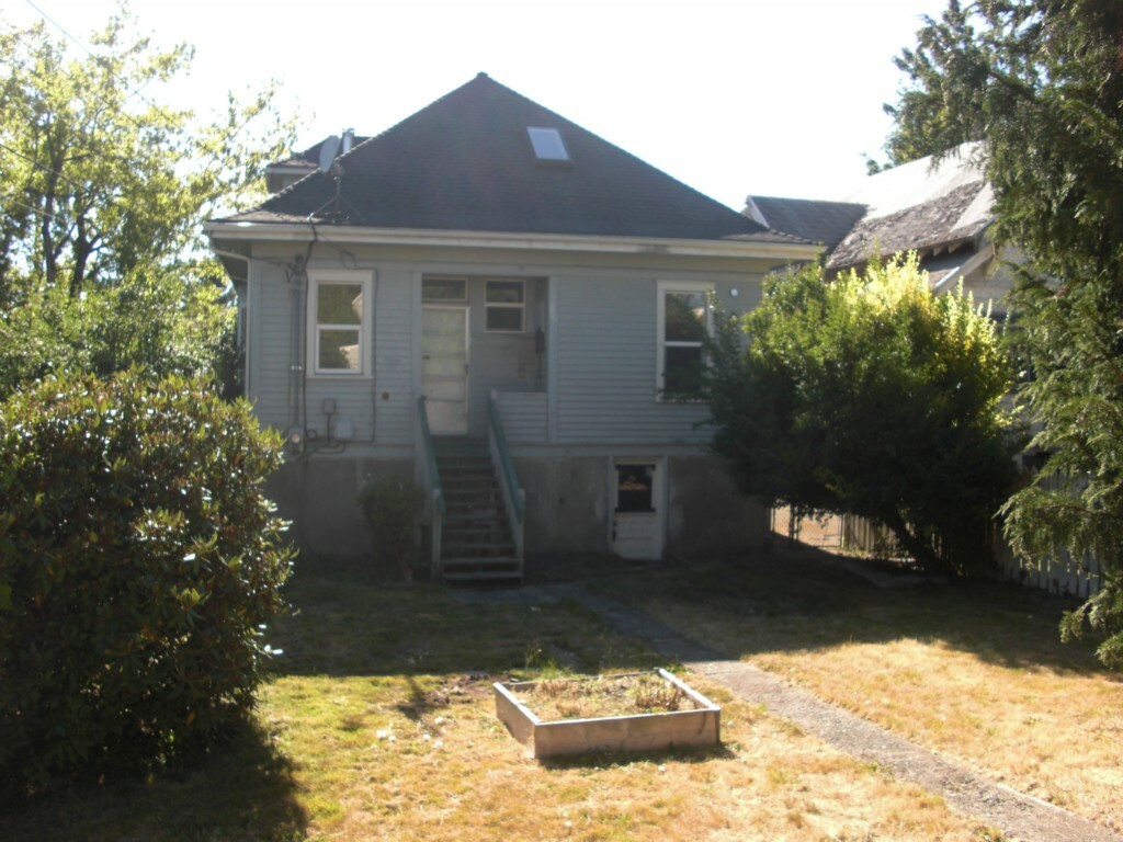 Property Photo: 911 S Ridgewood Ave WA 98405