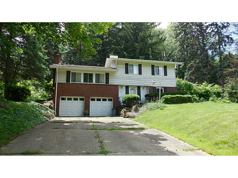 Property Photo: 1023 Sandhurst Drive PA 15108