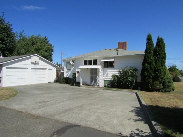 Property Photo: 222 S Vine St WA 98362