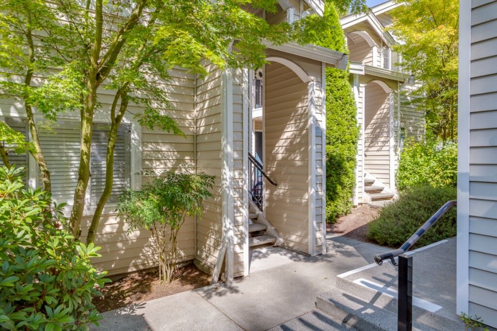 Property Photo:  2300 Jefferson Ave NE H134  WA 98056 