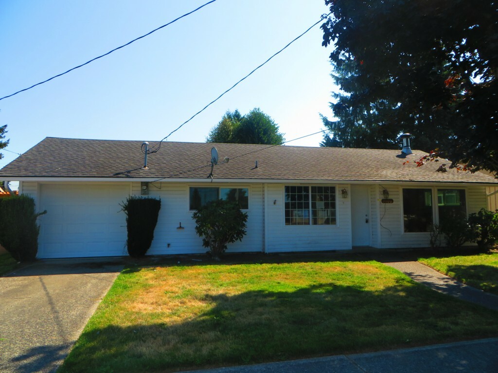 Property Photo:  1000 D St SE  WA 98002 