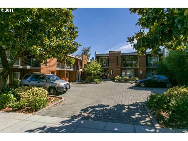 Property Photo: 722 NW 24th Ave 103 OR 97210
