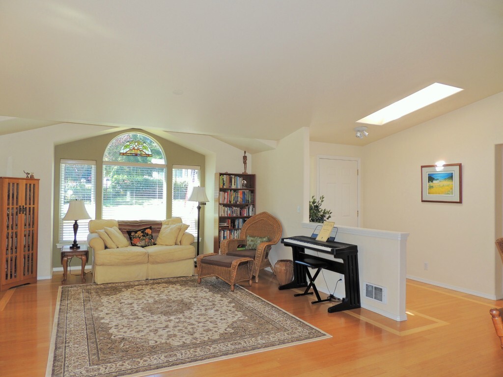 Property Photo: 525 Klamath Dr WA 98257