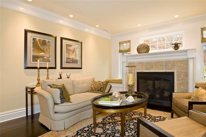 Property Photo:  1411 6th Ave W  WA 98119 