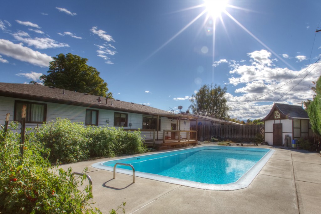 Property Photo: 1226 Brown St N WA 98801