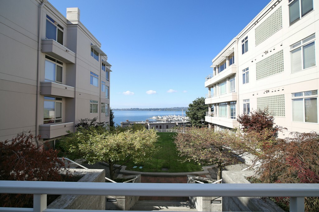 Property Photo: 303 2nd St S C1 WA 98033