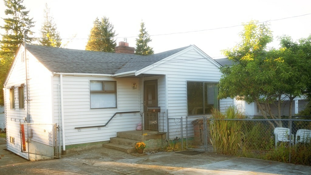 Property Photo:  10425 57th Ave S  WA 98178 