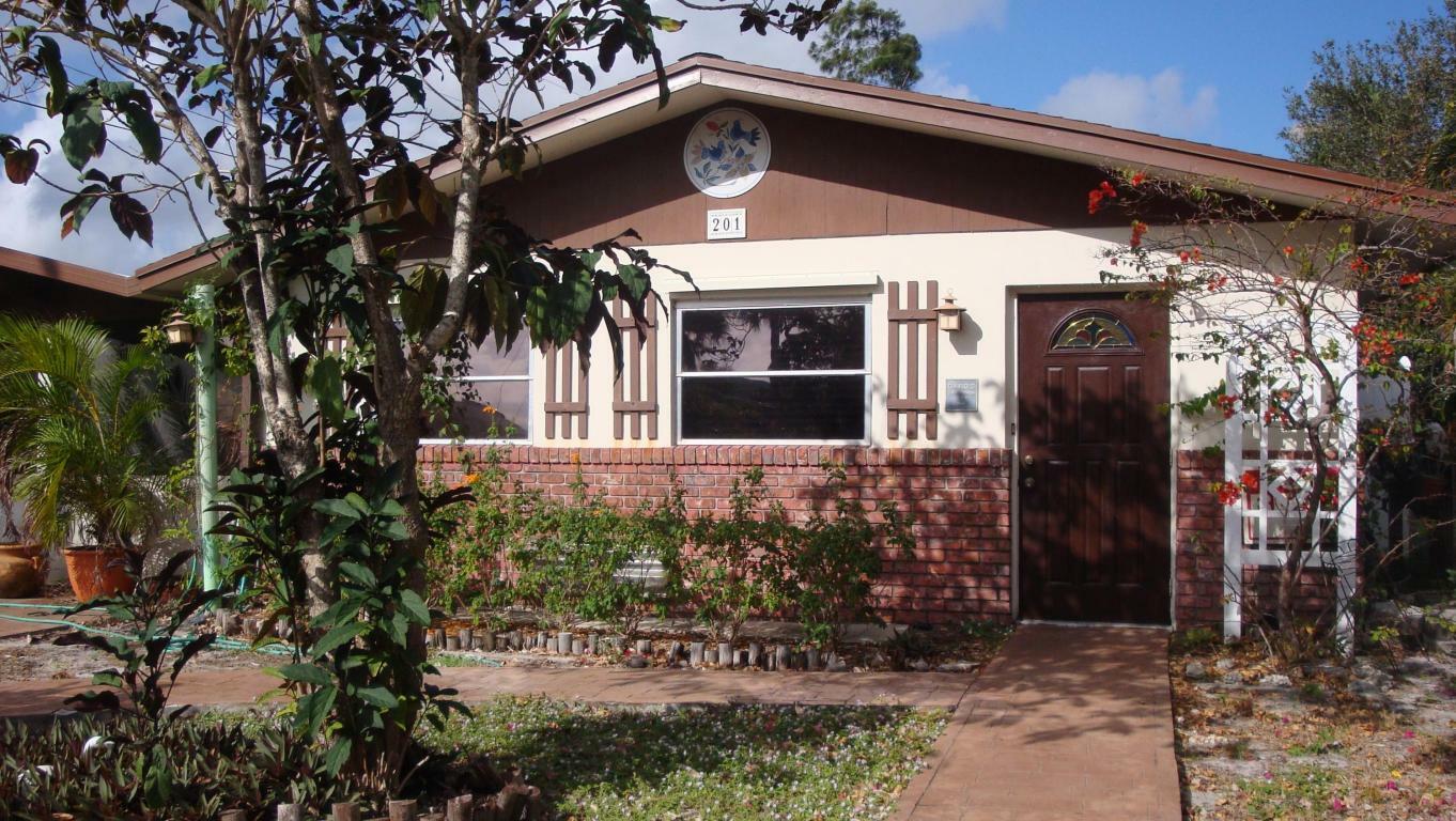 Property Photo: 201 Newcastle Street FL 33487