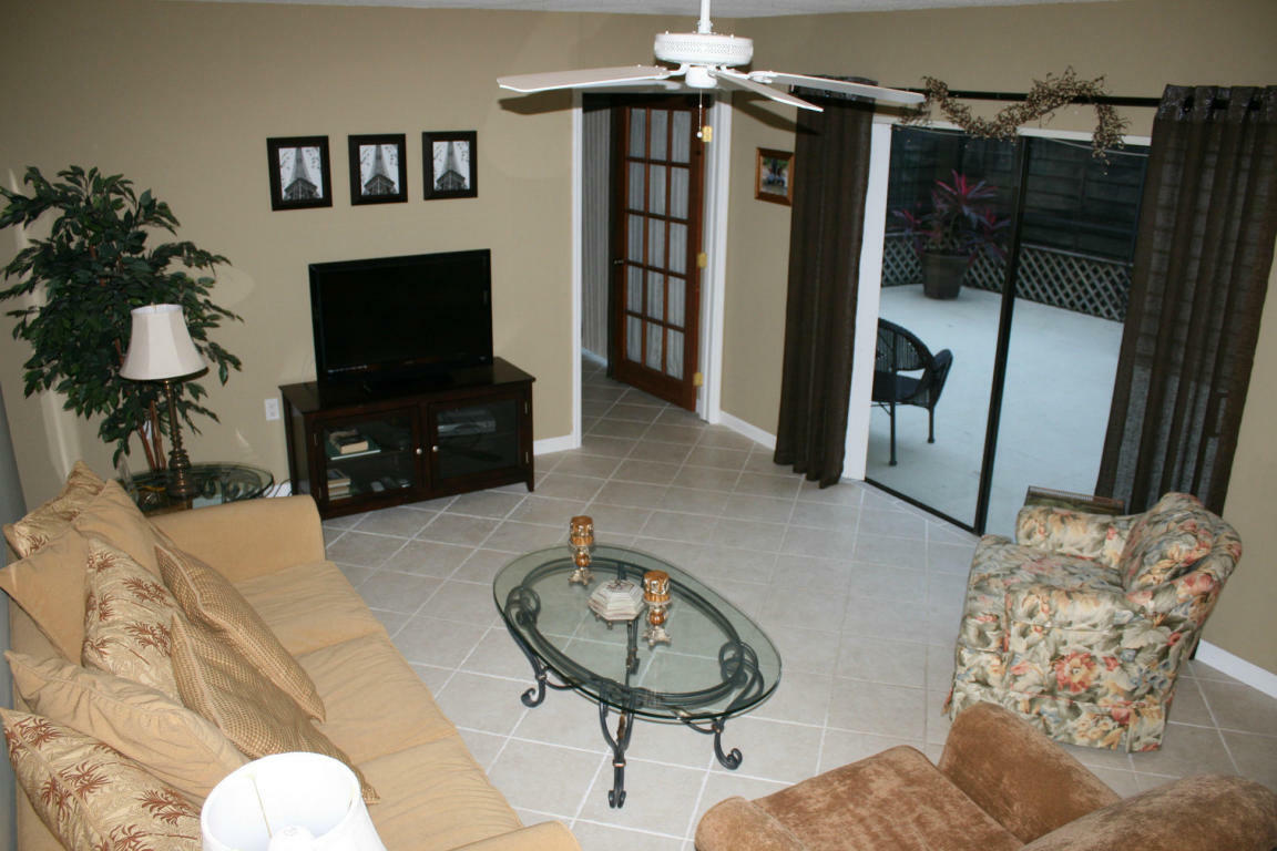 Property Photo:  1615 16th Terrace  FL 33418 