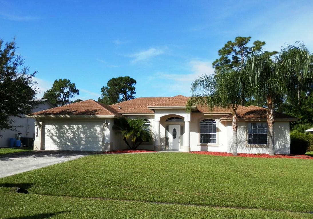 Property Photo:  2132 SW Leafy Road  FL 34953 