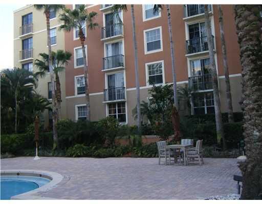 Property Photo: 780 S Sapodilla Avenue 110 FL 33401