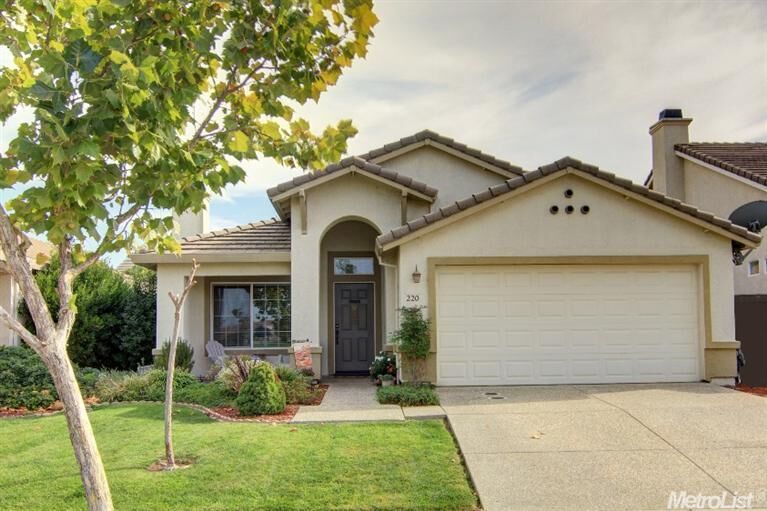 Property Photo: 220 Regency Park Cir CA 95835