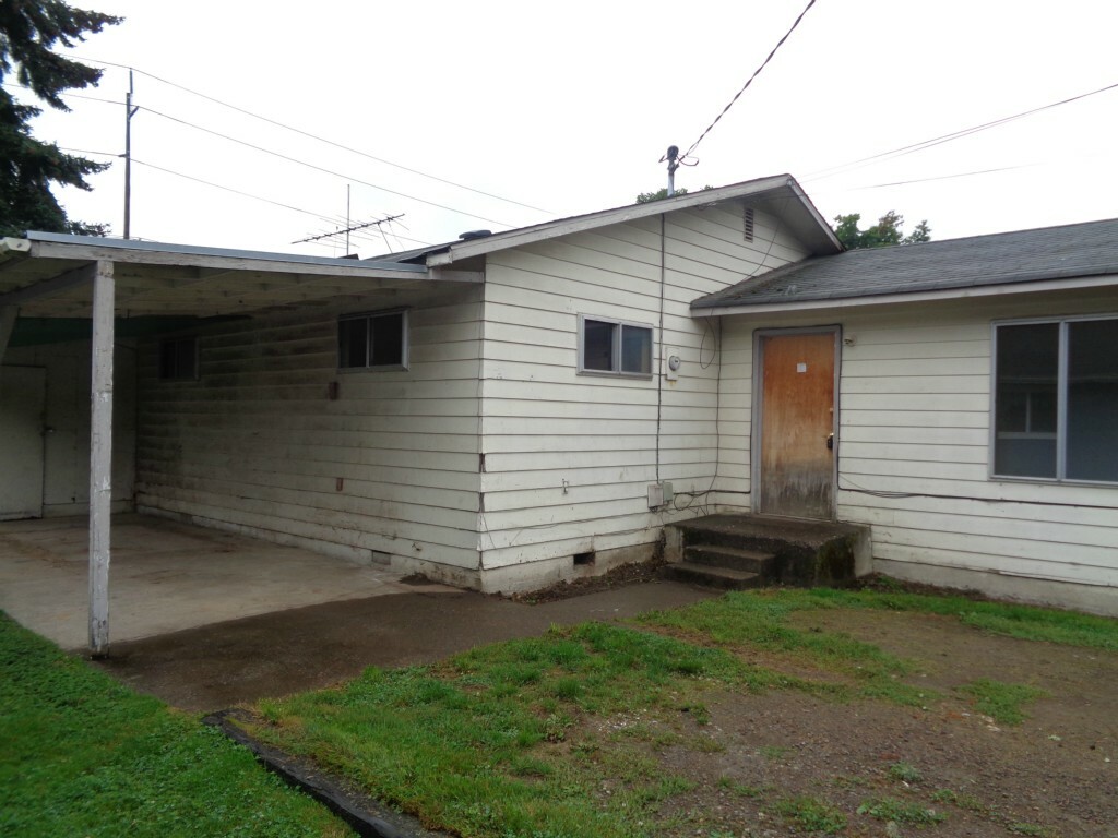 Property Photo:  1207 N 2nd Ave  WA 98626 