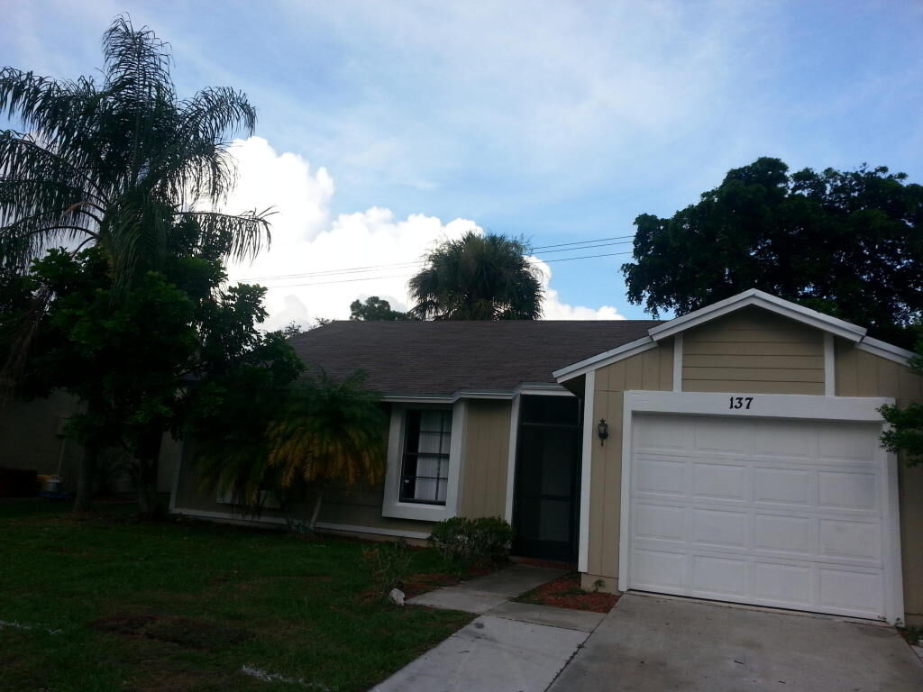 Property Photo: 137 Rosewood Circle FL 33458