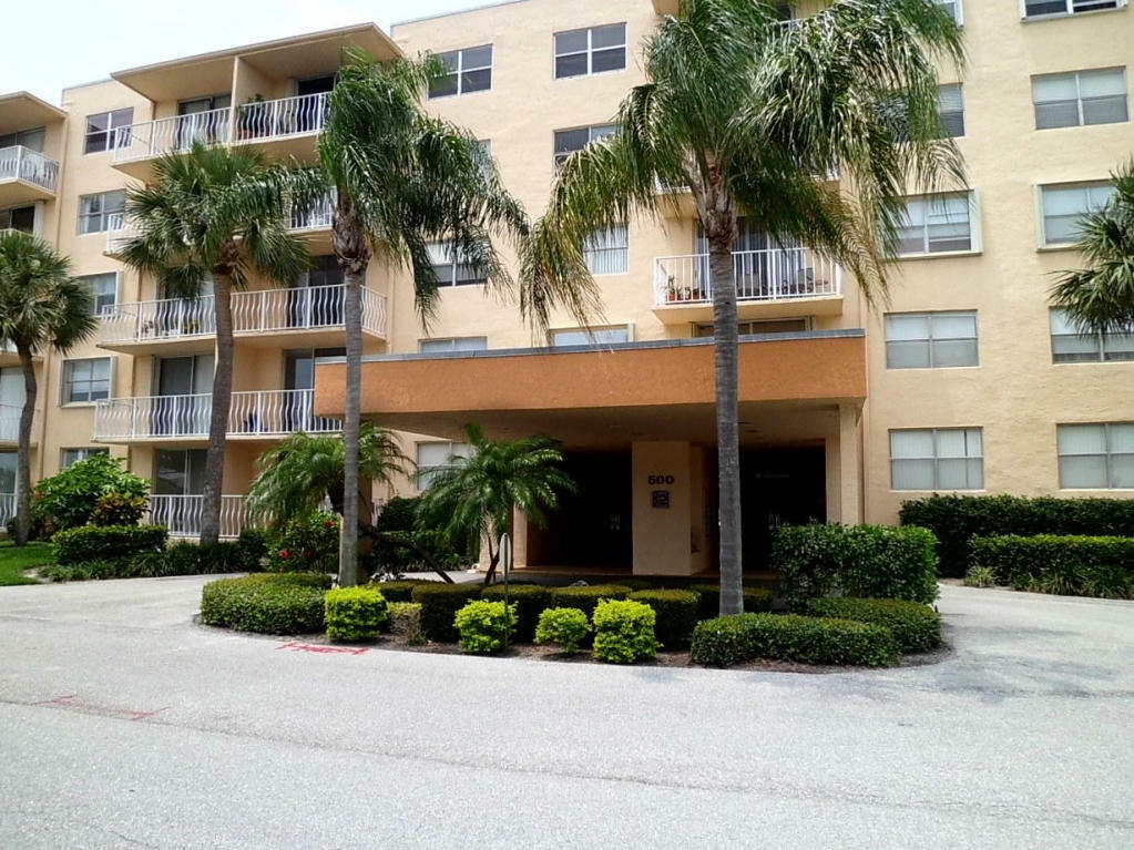 Property Photo:  500 Executive Center Drive 4M  FL 33401 