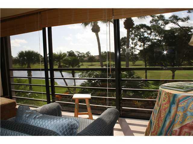 Property Photo: 3808 N Quail Ridge Drive 4 FL 33436