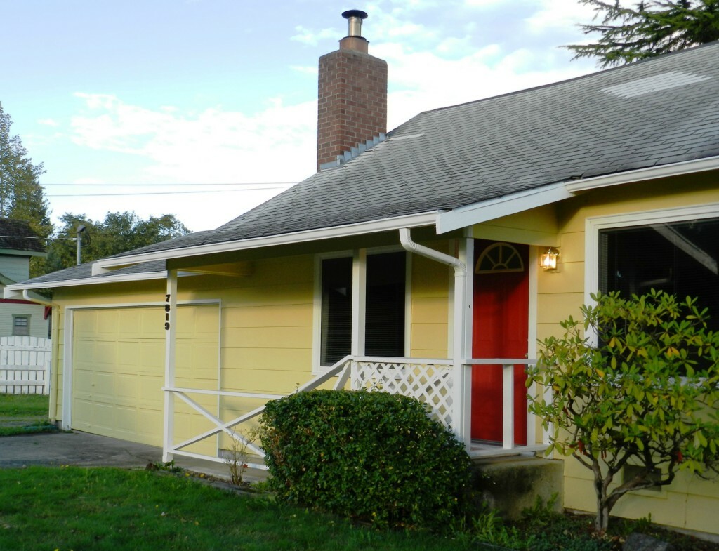 Property Photo: 7819 Vickery Ave E WA 98443