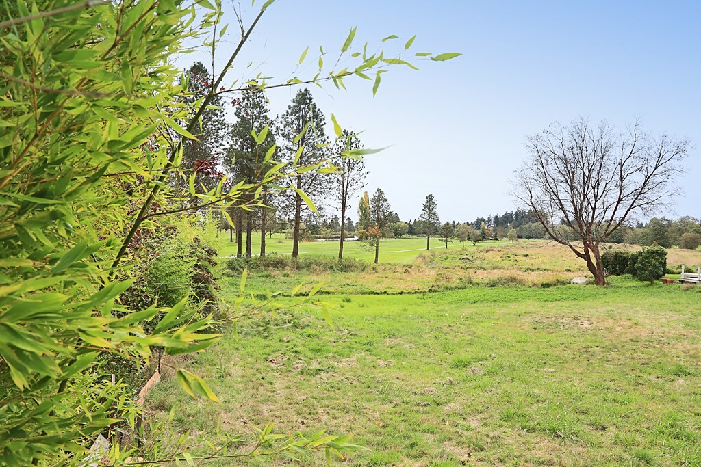 Property Photo:  0xxx Hillis Dr  WA 98260 