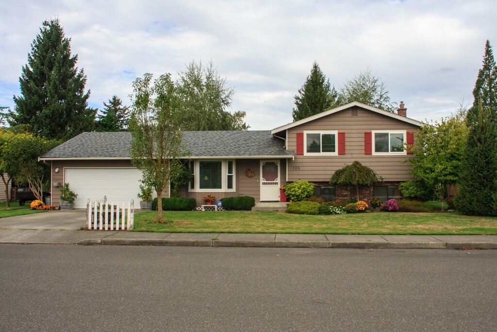 Property Photo:  705 Vine St  WA 98264 