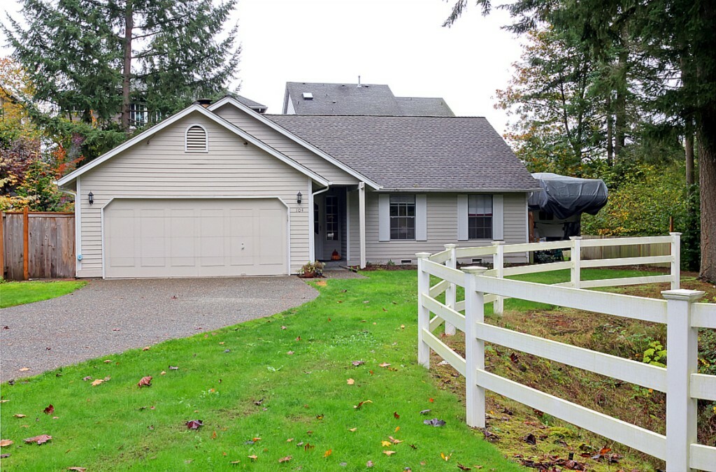 Property Photo:  104 Bremerton Place NE  WA 98059 