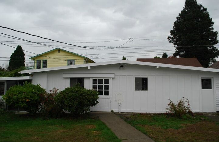 Property Photo: 919 N Grant Ave WA 98403