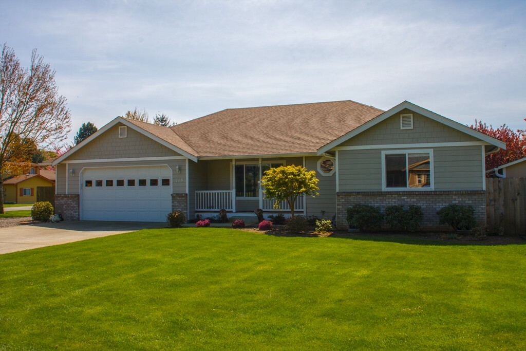 Property Photo:  719 W Del Ray Dr  WA 98264 