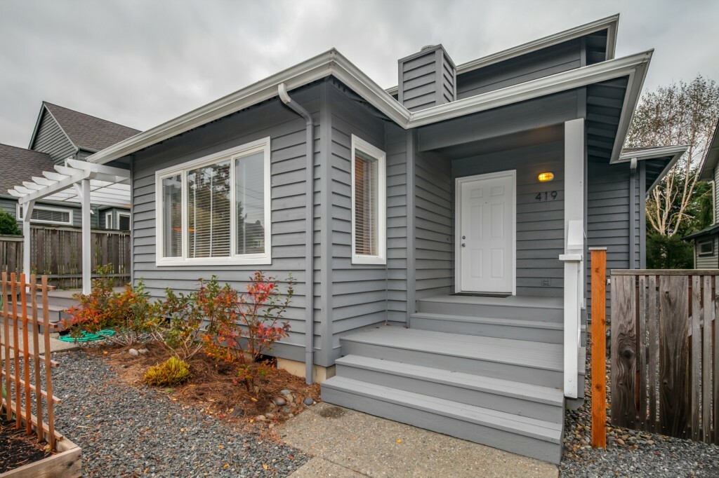 Property Photo:  419 Wilson Ave  WA 98225 