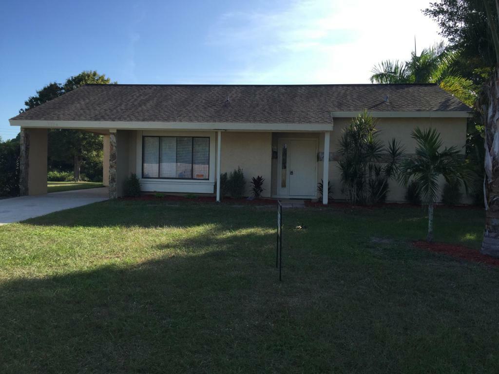 Property Photo:  1974 SE Avanti Circle  FL 34952 