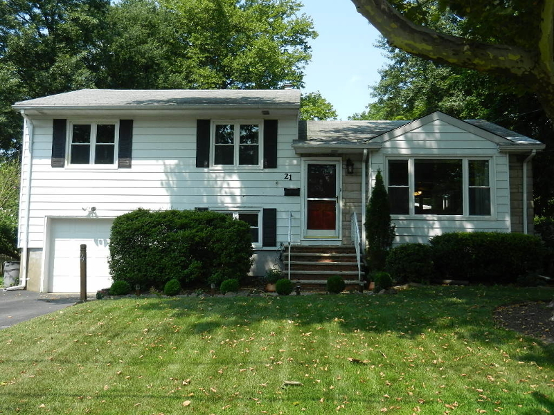 Property Photo:  21 Deerfield Rd  NJ 07006 